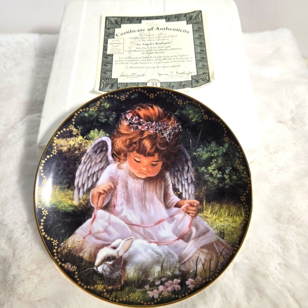 The Bradford Exchange 'An Angel's Kindness' - Picture 1 of 3
